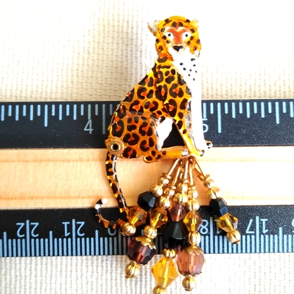 LATR2GO LEOPARD EARRINGS - Picture 7 of 11